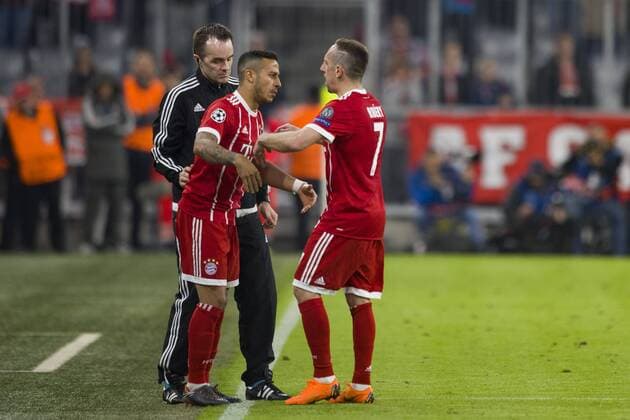 Champions League Viertel-Finale, FC Bayern Muenchen vs. Sevilla FC, Allianz Arena Muenchen. 11.04.2018 Im Bild: Wechsel Thiago, Franck Ribery Â