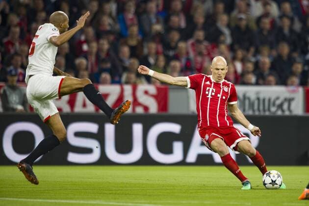 Bilder des Tages - SPORT Champions League Viertel-Finale, FC Bayern Muenchen vs. Sevilla FC, Allianz Arena Muenchen. 11.04.2018 Im Bild: Steven N Zonzi, Gabriel mercado, Ever Banega Â