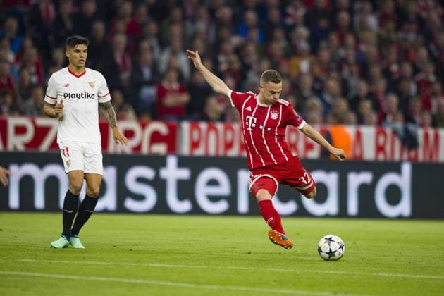 Champions League Viertel-Finale, FC Bayern Muenchen vs. Sevilla FC, Allianz Arena Muenchen. 11.04.2018 Im Bild: Joaquin Correa, Joshua Kimmich Â