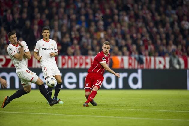 Champions League Viertel-Finale, FC Bayern Muenchen vs. Sevilla FC, Allianz Arena Muenchen. 11.04.2018 Im Bild: Clement Lenglet, Joaquin Correa, Joshua Kimmich Â