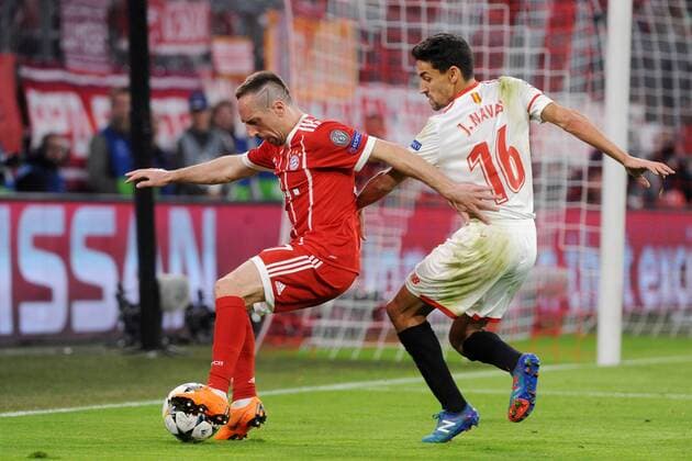 Franck Ribery (FC Bayern Muenchen) und Jesus Navas ( FC Sevilla 16 ) , beim CL-Spiel zwischen FC Bayern Muenchen und FC Sevilla, 11.04.2018, Muenchen Copyright: xStuetzle xEibner-Pressefotox EP_EER