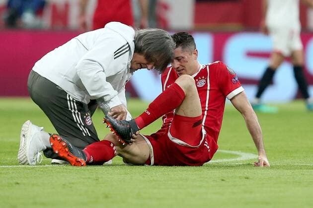 Doktor Hans-Wilhelm Mueller-Wohlfahrt Robert Lewandowski (FC Bayern Muenchen 9), FC Bayern Muenchen vs. FC Sevilla, Champions League, Viertelfinale, Fussball, 11.04.2018, Muenchen Copyright: xLanger Eibner-Pressefotox EP_HLR