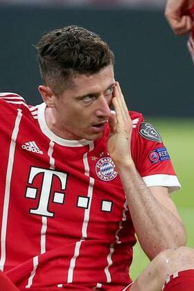 Robert Lewandowski (FC Bayern Muenchen 9) fasst sich ans Auge, FC Bayern Muenchen vs. FC Sevilla, Champions League, Viertelfinale, Fussball, 11.04.2018, Muenchen Copyright: xLanger Eibner-Pressefotox EP_HLR