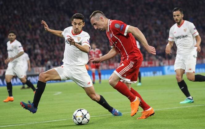 Fussball Champions League FC Bayern - Sevilla FC 0 : 0 Franck RibŽry und Jesus Navas München Bayern Deutschland Allianz Arena