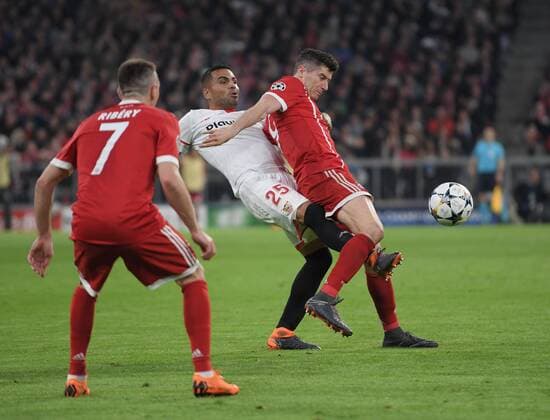 11.04.2018, Fussball UEFA Champions League, Saison 2017 2018, Viertelfinale, FC Bayern Muenchen - FC Sevilla 0:0, ., Robert Lewandowski (Bayern Muenchen), Gabriel Mercado (FC Sevilla), Franck Ribery (Bayern Muenchen)