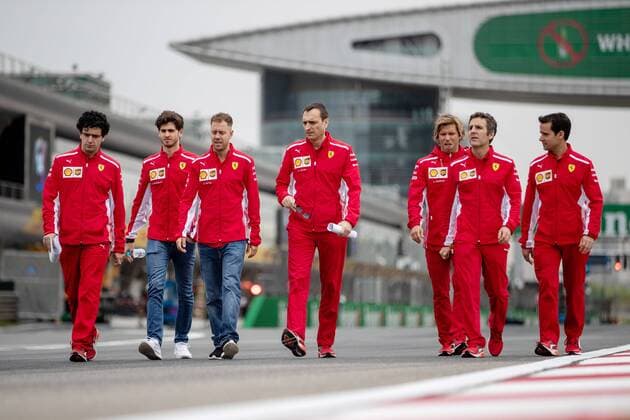Sebastian Vettel (Scuderia Ferrari) und sein Team bei der Streckenbegehung , Grosser Preis von China 2018, Ankunft der Fahrer 12.04.18, Shanghai Copyright: xEIBNER Illmannx EP_EER