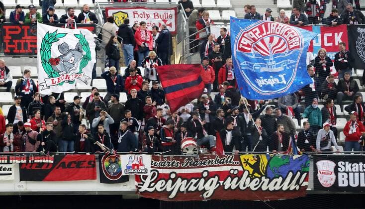 Marseille - RB Leipzig Fussball Euro League Marseille 12.04.2018, Stade Velodrome, Fussball, UEFA EURO EM Europameisterschaft Fussball League, Viertelfinale, Rückspiel , Olympique Marseille vs. RB Leipzig. , Im Bild; Fans von RB Leipzig. ,