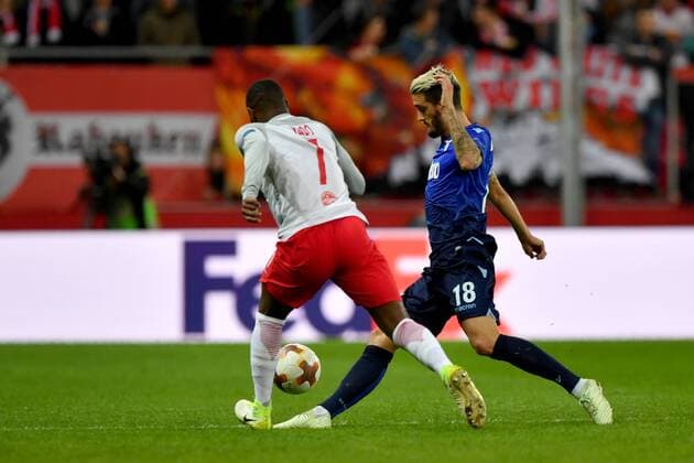 SOCCER - EL, RBS vs Lazio SALZBURG,AUSTRIA,12.APR.18 - SOCCER - UEFA Europa League, quarterfinal, Red Bull Salzburg vs SS Lazio. Image shows Reinhold Yabo (RBS) and Luis Alberto (Lazio). GEPAxpictures xFlorianxErtl