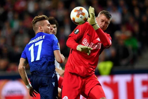 SOCCER - EL, RBS vs Lazio SALZBURG,AUSTRIA,12.APR.18 - SOCCER - UEFA Europa League, quarterfinal, Red Bull Salzburg vs SS Lazio. Image shows Ciro Immobile (Lazio) and Alexander Walke (RBS). GEPAxpictures xFlorianxErtl