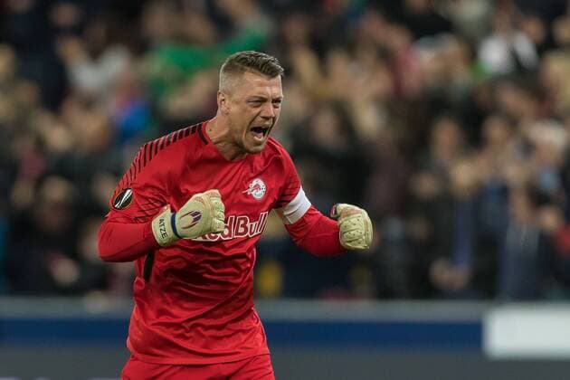 Bilder des Tages - SPORT Salzburg, Oesterreich 12.04.2018, UEFA Europa League - 2017 18 Season, Quarter-finals, Second leg, Red Bull Salzburg - Lazio Rom, Torwart Alexander Walke (FCS) bejubelt das Tor zum 3:1 durch Hee-Chan Hwang (FCS) ( DeFodi507