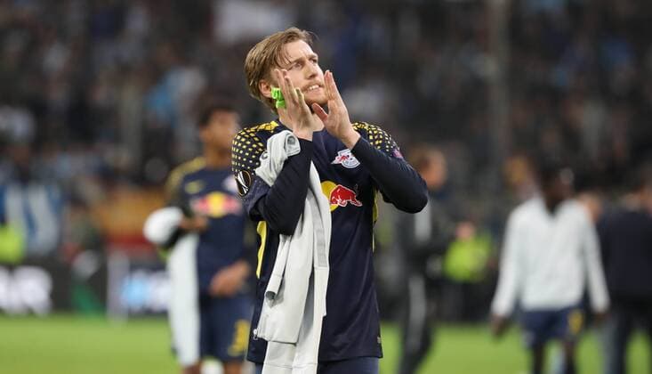 Marseille - RB Leipzig Fussball Euro League Marseille 12.04.2018, Stade Velodrome, Fussball, UEFA EURO EM Europameisterschaft Fussball League, Viertelfinale, Rückspiel , Olympique Marseille vs. RB Leipzig 5:2 (3:1) , Im Bild; Emil Forsberg (10, RB Leipzig), Enttäuschung nach dem Spiel. ,