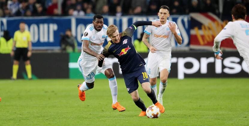 Bilder des Tages - SPORT Marseille - RB Leipzig Fussball Euro League Marseille 12.04.2018, Stade Velodrome, Fussball, UEFA EURO EM Europameisterschaft Fussball League, Viertelfinale, Rückspiel , Olympique Marseille vs. RB Leipzig. , Im Bild von links; AndrŽ Zambo Anguissa (29, Marseille), Emil Forsberg (10, RB Leipzig) und Lucas Ocampos (5, Marseille) . ,