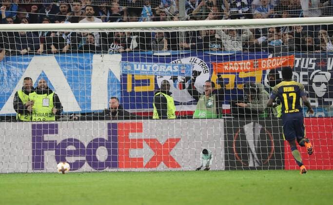 Marseille - RB Leipzig Fussball Euro League Marseille 12.04.2018, Stade Velodrome, Fussball, UEFA EURO EM Europameisterschaft Fussball League, Viertelfinale, Rückspiel , Olympique Marseille vs. RB Leipzig. , Im Bild; Tor für Olympique Marseille. Hiroki Sakai (Marseille, nicht im Bild) trifft zur Entscheidung in das leere leipziger Tor. ,