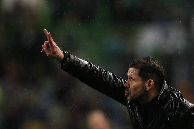 Bilder des Tages - SPORT April 12, 2018 - Lisbon, Portugal - Atletico Madrid s coach Diego Simeone reacts during UEFA Europa League quarter-final second leg football match between Sporting CP vs Club Atletico Madrid, in Lisbon, on April 12, 2018. Sporting v Atletico Madrid - UEFA Europa League Quarter Final Leg Two  - ZUMAn230 20180412_zaa_n230_1007 Copyright: xCarlosxPalmax