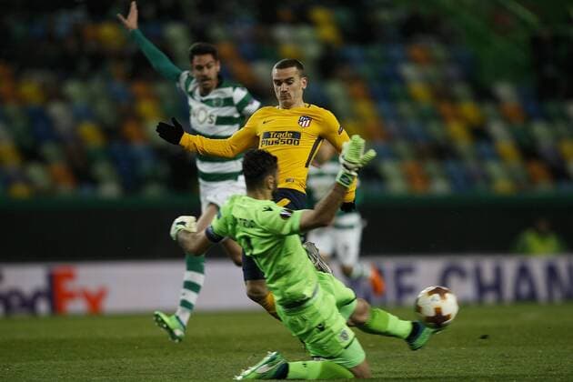 April 12, 2018 - Lisbon, Portugal - Atletico Madrid s forward Antoine Griezmann (R) vies for the ball with Sporting s goalkeeper Rui Patricio (L) during UEFA Europa League quarter-final second leg football match between Sporting CP vs Club Atletico Madrid, in Lisbon, on April 12, 2018. Sporting v Atletico Madrid - UEFA Europa League Quarter Final Leg Two  - ZUMAn230 20180412_zaa_n230_1023 Copyright: xCarlosxPalmax