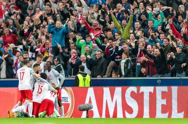 12.04.2018, Red Bull Arena, Salzburg, AUT, UEFA EL, FC Salzburg vs SS Lazio Roma, Viertelfinale, Rueckspiel, im Bild Torjubel zum 4:1 durch Stefan Lainer (FC Salzburg) during the UEFA Europa League Quaterfinal, 2nd Leg Match between FC Salzburg and SS Lazio Roma at the Red Bull Arena in Salzburg, Austria on 2018 04 12. Salzburg