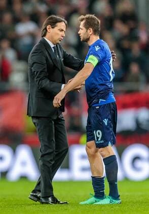 12.04.2018, Red Bull Arena, Salzburg, AUT, UEFA EL, FC Salzburg vs SS Lazio Roma, Viertelfinale, Rueckspiel, im Bild Trainer Simone Inzaghi (SS Lazio Roma), Senad Lulic (SS Lazio Roma) during the UEFA Europa League Quaterfinal, 2nd Leg Match between FC Salzburg and SS Lazio Roma at the Red Bull Arena in Salzburg, Austria on 2018 04 12. Salzburg