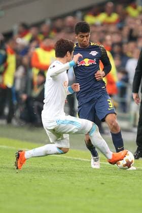 Hiroki Sakai ( Olympique Marseille 2 ) Bernardo Fernandes Da Silva (RB Leipzig 3), Olympique Marseille vs. RB Leipzig, UEFA Europa League, Viertelfinale, Rueckspiel, Fussball, 12.04.2018, Marseille Copyright: xLanger Eibner-Pressefotox EP_HLR