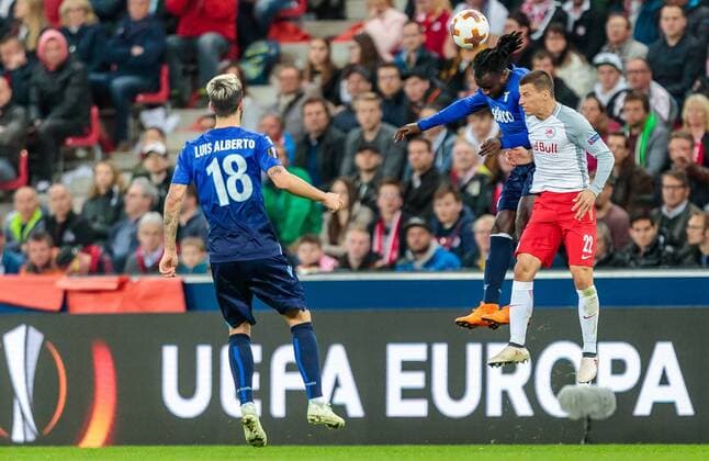 12.04.2018, Red Bull Arena, Salzburg, AUT, UEFA EL, FC Salzburg vs SS Lazio Roma, Viertelfinale, Rueckspiel, im Bild Luis Alberto (SS Lazio Roma), Jordan Lukaku (SS Lazio Roma), Stefan Lainer (FC Salzburg) during the UEFA Europa League Quaterfinal, 2nd Leg Match between FC Salzburg and SS Lazio Roma at the Red Bull Arena in Salzburg, Austria on 2018 04 12. Salzburg Copyright: xEibner-Pressefoto EXPA Feichterx EP_fei