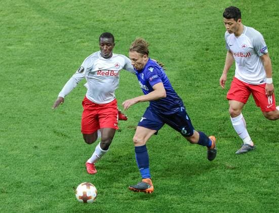 12.04.2018, Red Bull Arena, Salzburg, AUT, UEFA EL, FC Salzburg vs SS Lazio Roma, Viertelfinale, Rueckspiel, im Bild v. l. Amadou Haidara (FC Salzburg), Lucas (SS Lazio Roma), Hee Chan Hwang (FC Salzburg) during the UEFA Europa League Quaterfinal, 2nd Leg Match between FC Salzburg and SS Lazio Roma at the Red Bull Arena in Salzburg, Austria on 2018 04 12. Salzburg Copyright: xHuber Eibner-Pressefotox EP_mhu