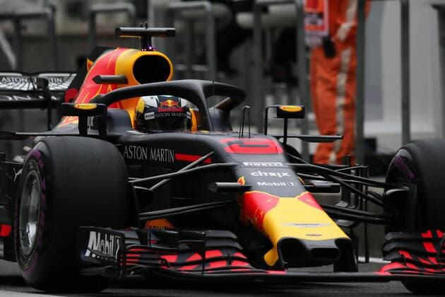 Australian F1 driver Daniel Ricciardo of Red Bull Racing enters the pit during a practice session for the 2018 Formula 1 Chinese Grand Prix at the Shanghai International Circuit in Shanghai, China, 13 April 2018. F1 drivers in full swing for Chinese Grand Prix in practice session  20180413_48547