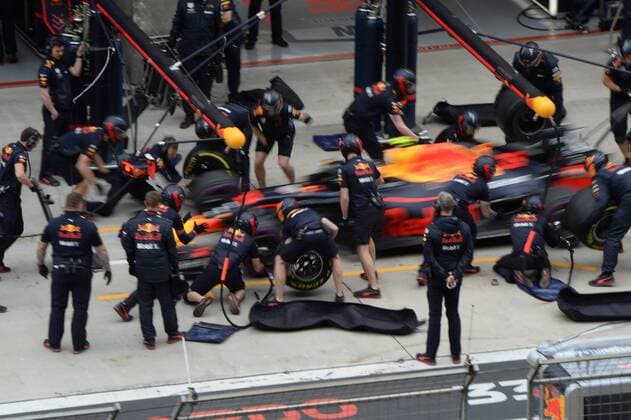 Dutch F1 driver Max Verstappen of Red Bull Racing enters the pit during a practice session for the 2018 Formula 1 Chinese Grand Prix at the Shanghai International Circuit in Shanghai, China, 13 April 2018. F1 drivers in full swing for Chinese Grand Prix in practice session  20180413_85433