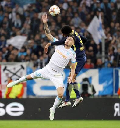Marseille - RB Leipzig Fussball Euro League Marseille 12.04.2018, Stade Velodrome, Fussball, UEFA EURO EM Europameisterschaft Fussball League, Viertelfinale, Rückspiel , Olympique Marseille vs. RB Leipzig 5:2 (3:1) , Im Bild von vorn; Lucas Ocampos (5, Marseille) und Bernardo Fernandes da Silva (3, RB Leipzig). ,