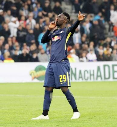 Marseille - RB Leipzig Fussball Euro League Marseille 12.04.2018, Stade Velodrome, Fussball, UEFA EURO EM Europameisterschaft Fussball League, Viertelfinale, Rückspiel , Olympique Marseille vs. RB Leipzig 5:2 (3:1) , Im Bild; Tor für RB Leipzig. Jean-Kevin Augustin (29, RB Leipzig) erzielt den Treffer zum 3:2. Jubel. ,