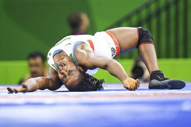 Themen der Woche - SPORT KW15 Bilder des Tages - SPORT 13th April 2018, Carrara Sports Arena, Gold Coast, Australia; Commonwealth Games day 9; Blessing Oborududu of Nigeria celebrates her victory over Danielle Lappage of Canada after the Gold medal match of the Women s Freestyle Wrestling 68kg  ActionPlus12012908
