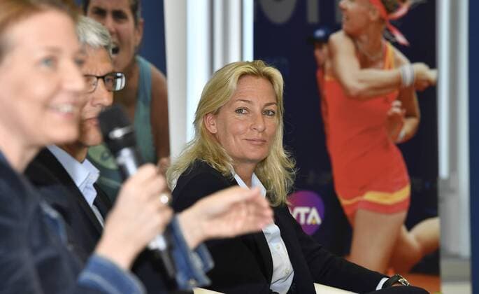 13.04.2018 - Tennis - WTA Tennis Damen Turnier NÜRNBERGER Versicherungscup 2018 - Pressetermin Pressekonferenz - Präsentation Spielerfeld - - Barbara Rittner ( Turnierbotschafterin ) im Hintergrund