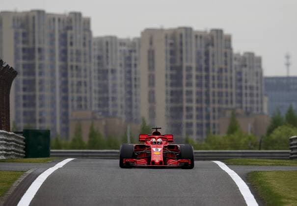 Bilder des Tages - SPORT Shanghai: Motorsports: Formula 1 2018 Heineken Chinese Grand Prix Chinese Formula One Grand Prix Shanghai Circuit April 08, 2018 in Shanghai, China. , 5 Sebastian Vettel (GER, Scuderia Ferrari) Shanghai China