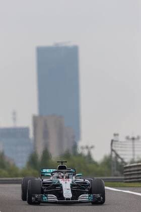 Lewis Hamilton (Mercedes AMG Petronas Formula One Team) mit seinem Auto auf der Strecke, Grosser Preis von China 2018, Rennen, Motorsport, Formel 1, 14.04.2018, Shanghai Copyright: xIllman Eibner-Pressefotox EP_EER