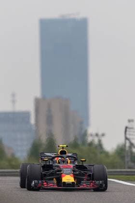 Max Verstappen (Red Bull Racing) mit seinem Auto auf der Strecke, Grosser Preis von China 2018, Rennen, Motorsport, Formel 1, 14.04.2018, Shanghai Copyright: xIllman Eibner-Pressefotox EP_EER