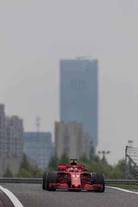 Sebastian Vettel (Scuderia Ferrari) mit seinem Auto auf der Strecke, Grosser Preis von China 2018, Rennen, Motorsport, Formel 1, 14.04.2018, Shanghai Copyright: xIllman Eibner-Pressefotox EP_EER