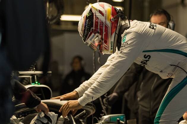 Lewis Hamilton (Mercedes AMG Petronas Formula One Team) steigt in das Auto, Grosser Preis von China 2018, Rennen, Motorsport, Formel 1, 14.04.2018, Shanghai Copyright: xIllman Eibner-Pressefotox EP_EER