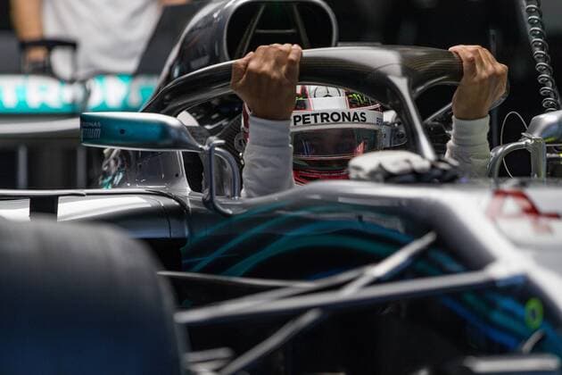 Lewis Hamilton (Mercedes AMG Petronas Formula One Team) steigt in das Auto, Grosser Preis von China 2018, Rennen, Motorsport, Formel 1, 14.04.2018, Shanghai Copyright: xIllman Eibner-Pressefotox EP_EER