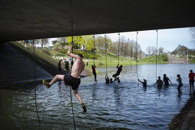 Themen der Woche - SPORT KW15 Bilder des Tages - SPORT Spartan Race, Olympiapark Muenchen. 14.04.2018 Â *** Spartan Race Olympiapark Muenchen 14 04 2018 Â