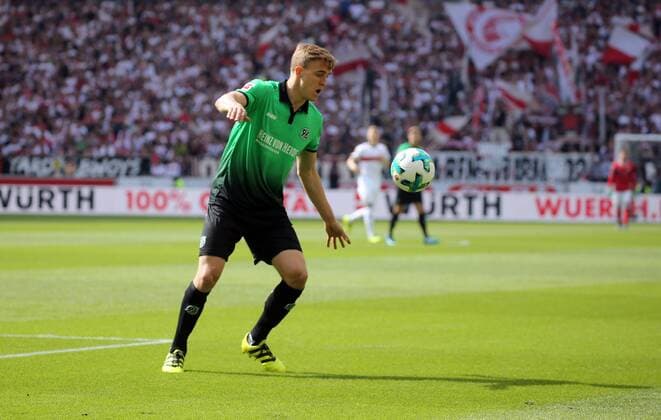 VfB Stuttgart - Hannover 96 Deutschland, Stuttgart, 14.04.2018, Fussball, Bundesliga, Saison 2017 2018, 30. Spieltag, VfB Stuttgart - Hannover 96: Timo Hübers (Hannover 96).