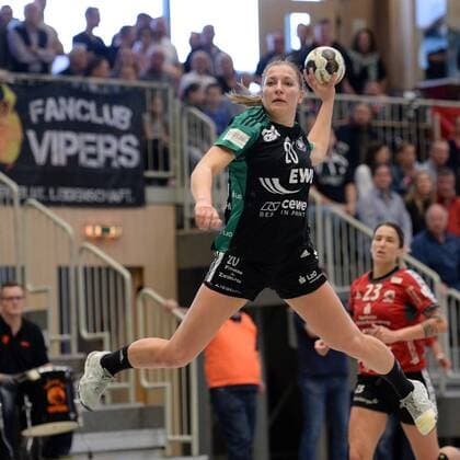 Jenny Behrend (VfL Oldenburg) beim Wurf -- Handball --- 1. Bundesliga Frauen --- HSG Bad Wildungen Vipers vs VfL Oldenburg --- 14.04.2018, Bad Wildungen Copyright: xSippel xEibner-Pressefotox EP_rsl