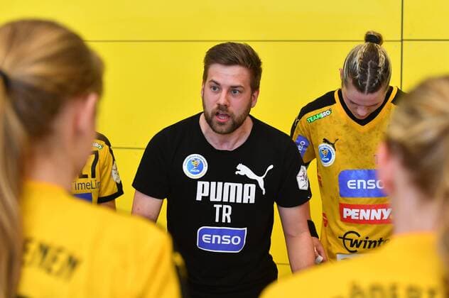 Trainer Maximilian Busch (Rödertal), Handballclub Rödertal gegen Neckarsulmer Union (Neckarsulm), Handball, 1. Liga der Frauen, 1. Bundesliga, Rödertalbienen, HCR, Großröhrsdorf, Saison 2017 2018, 14.04.2018,