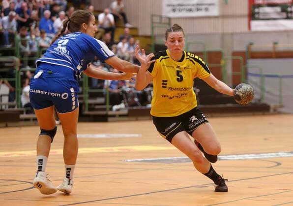 BAU 14.04.2018 Ostfildern Handball TV Nellingen vs. SG BBM Bietigheim, v.l. Mia Biltoft (BBM), Annika Blanke (Nellingen)