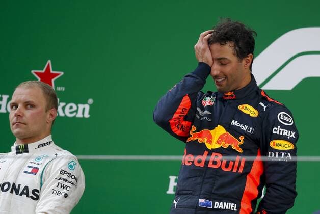 Shanghai: Motorsports: Formula 1 2018 Heineken Chinese Grand Prix Chinese Formula One Grand Prix Shanghai Circuit in Shanghai, China. 3 Daniel Ricciardo (AUS, Red Bull Racing), 77 Valtteri Bottas (FIN, Mercedes AMG Petronas), Shanghai China