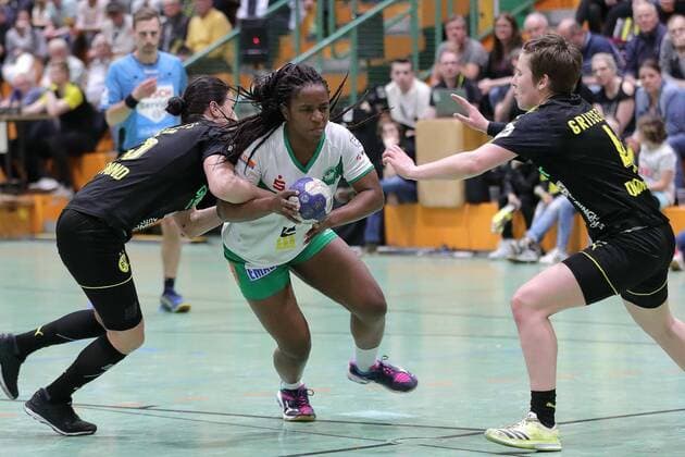 Prudence Kinlend (FRISCH AUF Frauen) setzt sich durch GER, 1.Liga Handball Frauen, BVB Dortmund - FAG Goeppingen Dortmund Copyright: xEIBNER Wolfgang_Stummbilligx EP_EER
