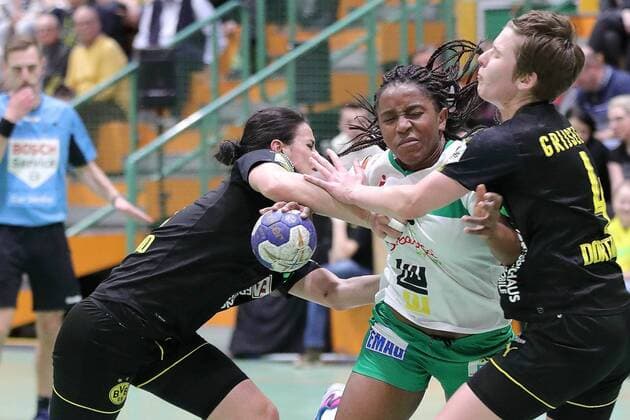 Prudence Kinlend (FRISCH AUF Frauen) setzt sich durch GER, 1.Liga Handball Frauen, BVB Dortmund - FAG Goeppingen Dortmund Copyright: xEIBNER Wolfgang_Stummbilligx EP_EER