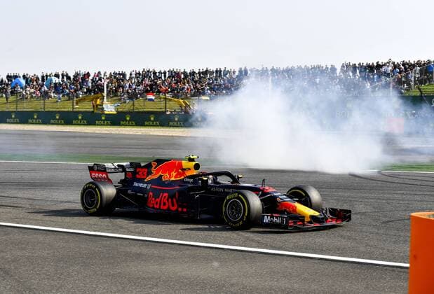 Shanghai: Motorsports: Formula 1 2018 Heineken Chinese Grand Prix Chinese Formula One Grand Prix Shanghai Circuit in Shanghai, China. 33 Max Verstappen (NDL, Red Bull Racing), , 5 Sebastian Vettel (GER, Scuderia Ferrari) Crash Shanghai China