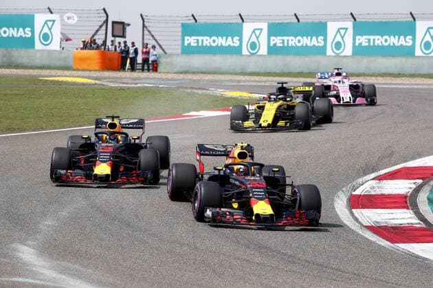 Shanghai: Motorsports: Formula 1 2018 Heineken Chinese Grand Prix Chinese Formula One Grand Prix Shanghai Circuit in Shanghai, China. 33 Max Verstappen (NDL, Red Bull Racing), 3 Daniel Ricciardo (AUS, Red Bull Racing), Shanghai China