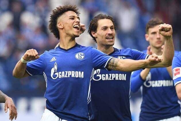 Fußball 1. Bundesliga 30. Spieltag FC Schalke 04 - Borussia Dortmund am 15.04.2018 in der Veltins Arena in Gelsenkirchen Thilo Kehrer ( Schalke ), vorne - Benjamin Stambouli ( Schalke ), hinten *** Soccer 1 Bundesliga 30 Gameday FC Schalke 04 Borussia Dortmund on 15 04 2018 in the Veltins Arena in Gelsenkirchen Thilo Kehrer Schalke in front Benjamin Stambouli Schalke in the back xRx