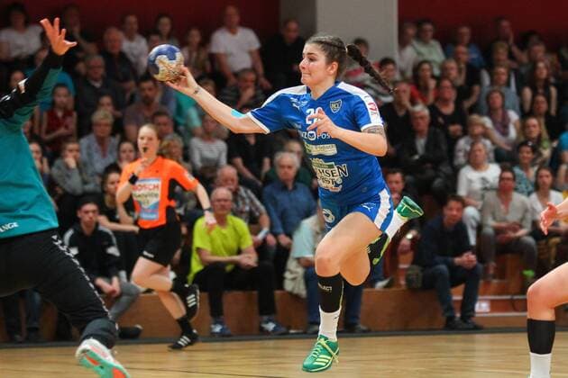 HC Leipzig vs. HV Chemnitz, 3. Liga Ost, 15.04.2018 Handball, Frauen, 3. Liga Ost, Saison 2017 2018, 21. Spieltag: HC Leipzig vs. HV Chemnitz 29:28 am 15.04.2018 in der Sporthalle Bruederstrasse. Im Bild: Francisca BUTH ( 23, HCL).