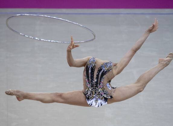 Themen der Woche - SPORT KW15 Bilder des Tages - SPORT Linoy Ashram (ISR), FIG Rhythmic gymnastics Rhythmische Sportgymnastik RSG World Cup Pesaro 2018 Individual Final Hoop at Adriatic Arena in Pesaro, Italy, April 15, 2018. NoxThirdxPartyxSales  (76175617)