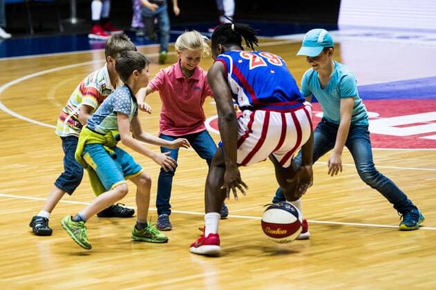 Themen der Woche - SPORT Bilder des Tages - SPORT HARLEM GLOBETROTTERS ERFURT 17 04 2018 - Erfurt: Die Harlem Globetrotters am 17. April 2018 in der Messehalle Erfurt. _________________ *** HARLEM GLOBETROTTERS ERFURT 17 04 2018 Erfurt The Harlem Globetrotters on 17 April 2018 in the Messehalle Erfurt
